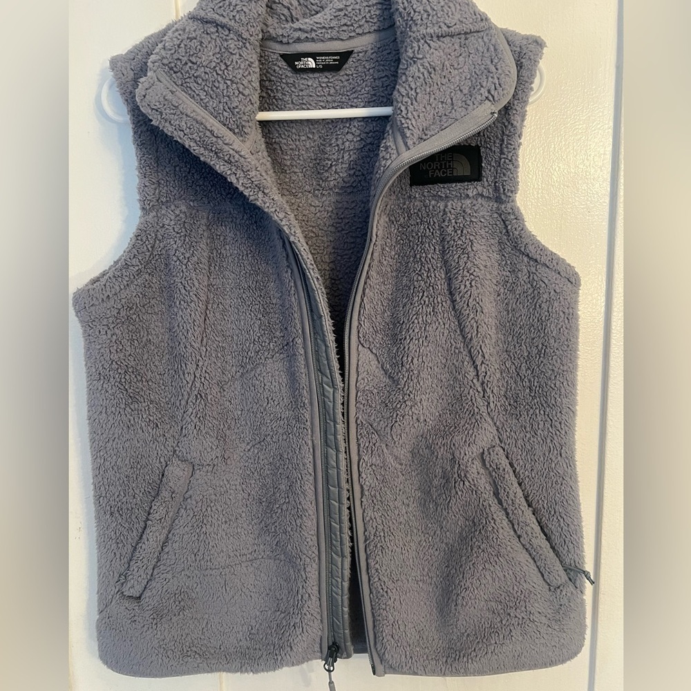 The North Face women’s fleece Campshire Sherpa Vest. SIZE LARGE.